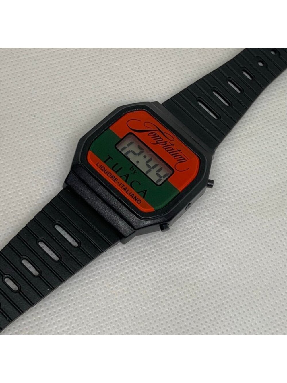 Vintage digital lcd quartz watch black tone plastic 35mm green red face running